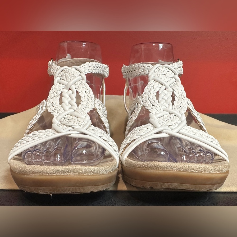 Baretraps Takara Wedge Strappy Sandals White Faux Leather Women’s Size 7.5M - Picture 4 of 13